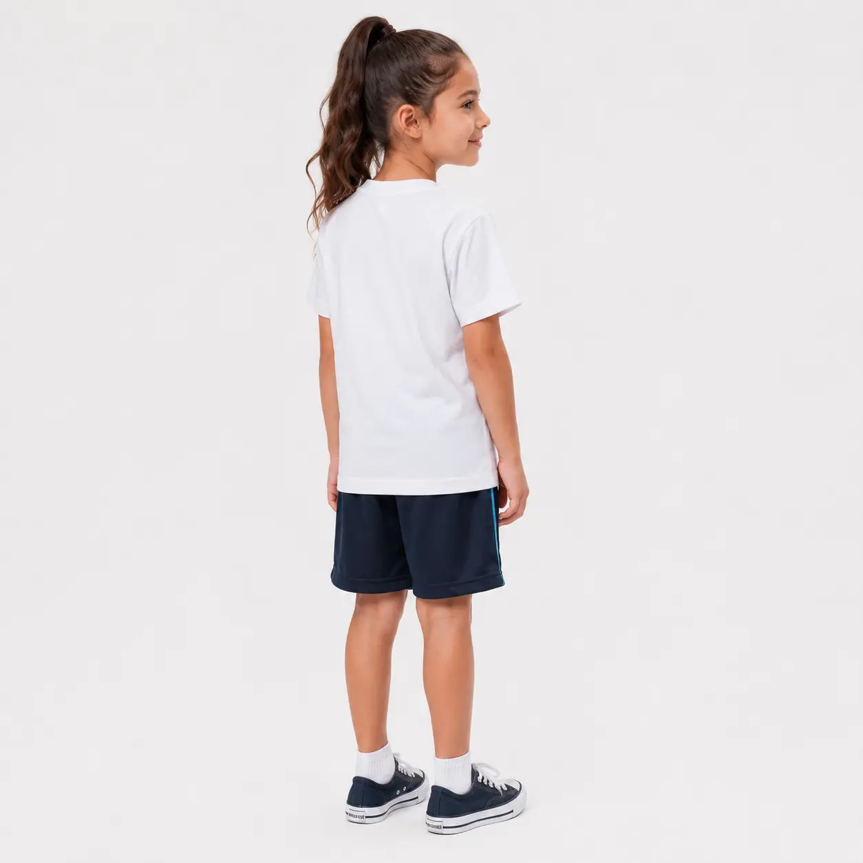 Camiseta escolar vista de costas