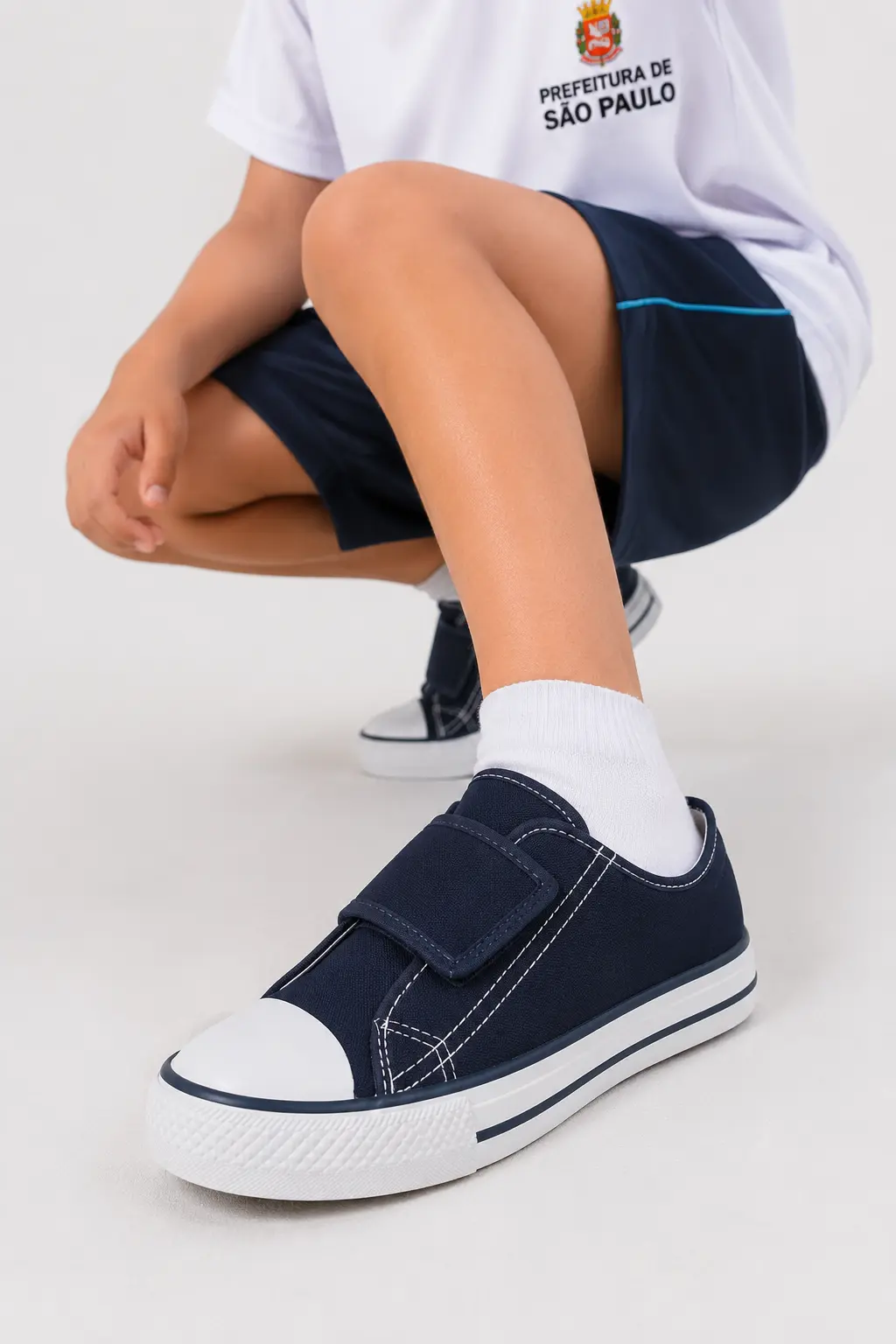 Detalhe do Tênis Escolar Velcro azul marinho